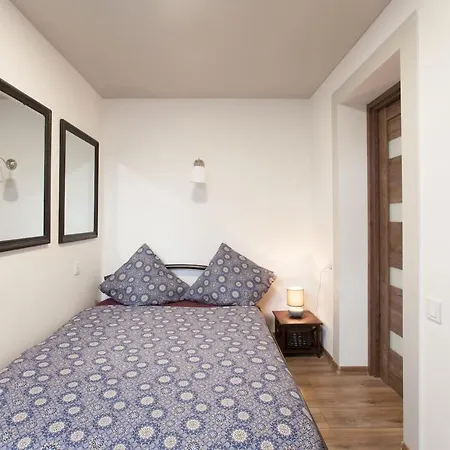 Cozy In With Free Parking Apartment *